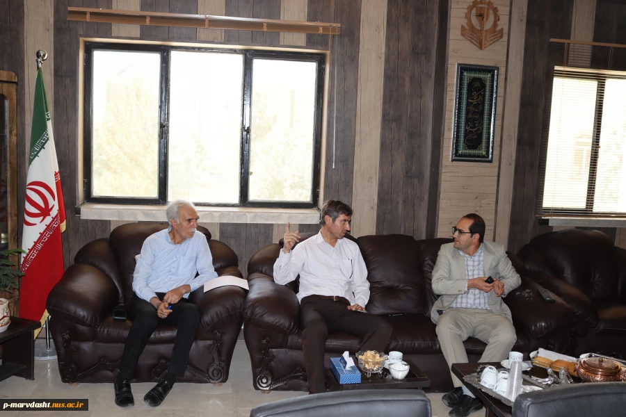سلسله جلسات بررسی راهکارها و عقد تفاهم نامه جهت اشتغال زایی دانش آموختگان و ارتباط آموزشکده فنی با صنعت در راستای شعار سال 1402 9