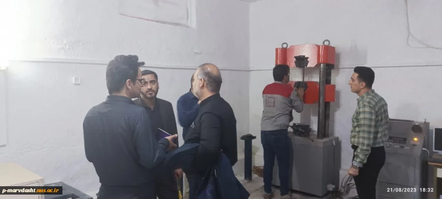 بازدید معاون استاندار و فرماندار ویژه شهرستان مرودشت از بخشهای مختلف آموزشکده فنی و حرفه ای مرودشت. 5