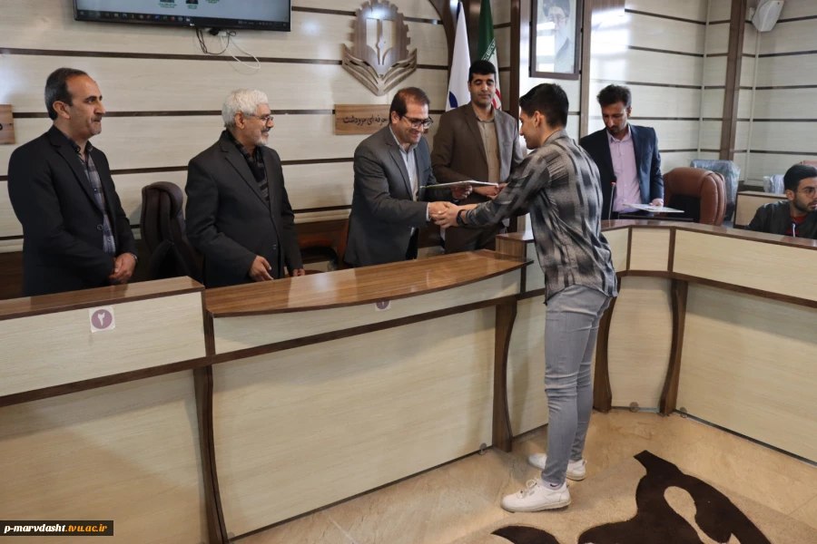 مراسم بزرگداشت روز دانشجو در آموزشکده فنی و حرفه ای مرودشت برگزار گردید 7