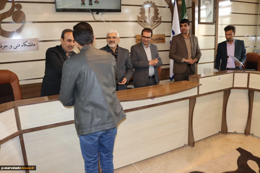 مراسم بزرگداشت روز دانشجو در آموزشکده فنی و حرفه ای مرودشت برگزار گردید 8