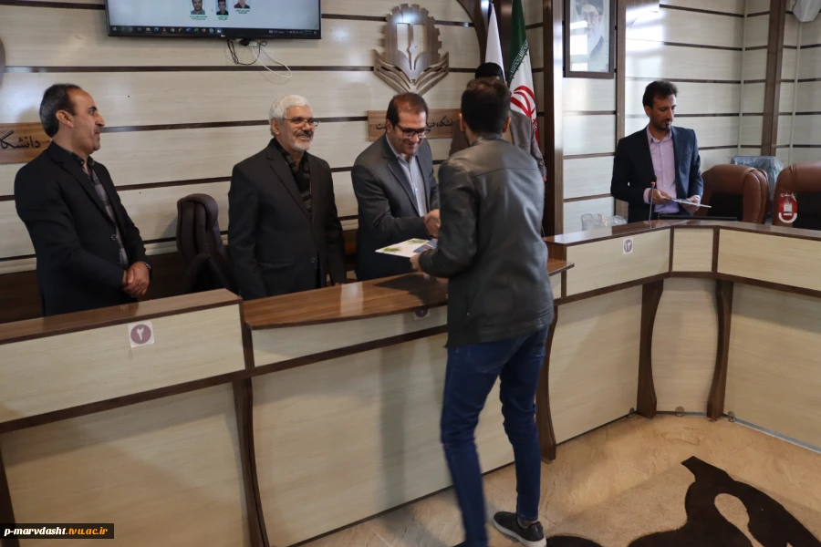 مراسم بزرگداشت روز دانشجو در آموزشکده فنی و حرفه ای مرودشت برگزار گردید 9