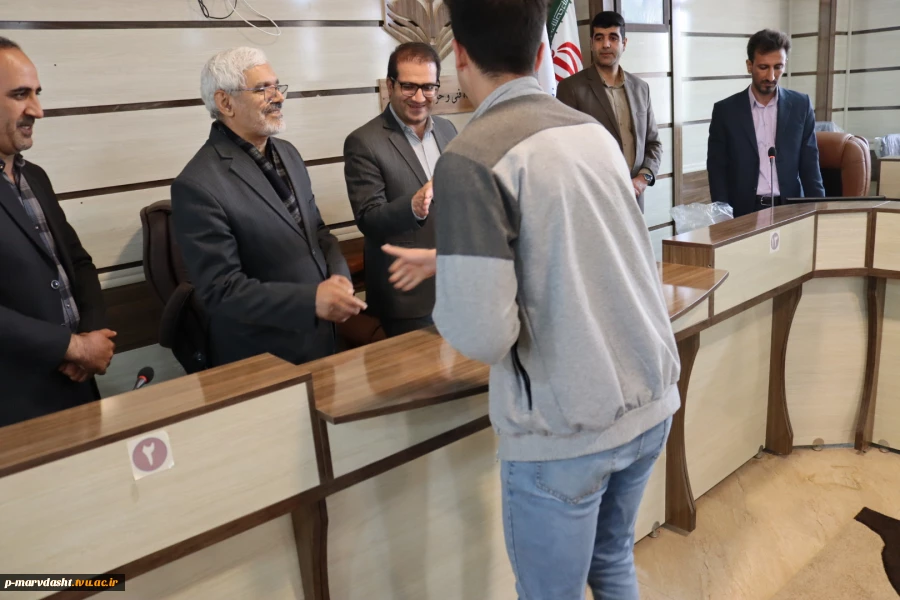 مراسم بزرگداشت روز دانشجو در آموزشکده فنی و حرفه ای مرودشت برگزار گردید 11